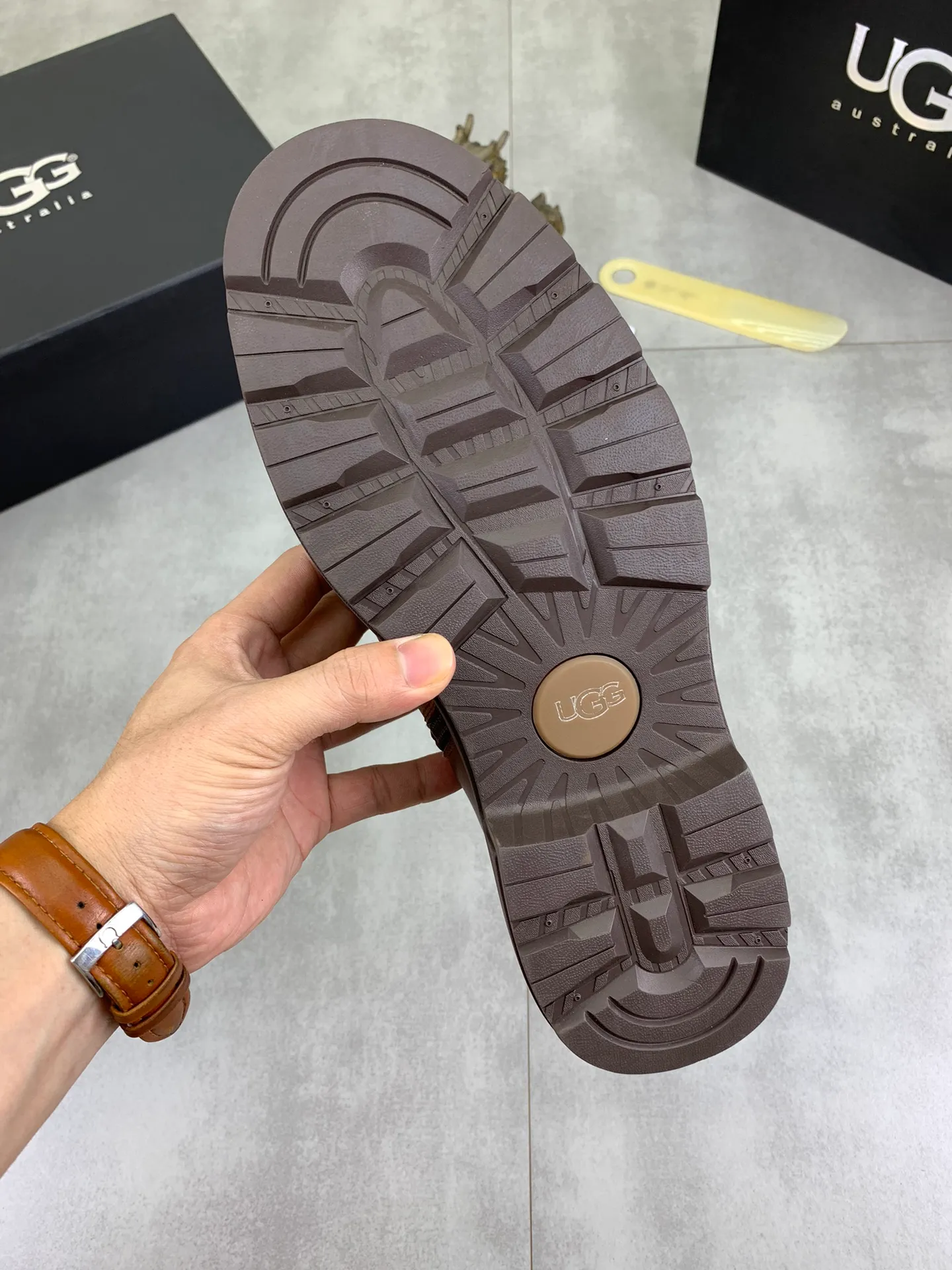 Factory price P640 💶[UGG] (full wool lining) Top-end high-quality fur integrated warm snow boots from Australia's warm luxury men's shoes brand, UGG-5877 official website synchronized, made of imported cowhide, carefully sewn...Imported rubber outsole (comfortable, soft, wear-resistant) The quality is really great...Exquisite workmanship, you can't put it down at first sight, code number: 39-44 Color: 3️⃣colors available